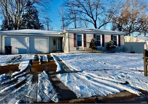 12 Hassam Ct, Manchester, MO 63021