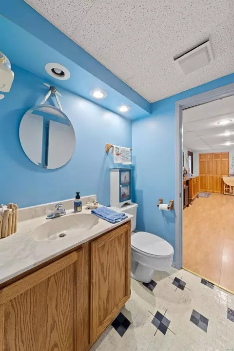 Bath - 776 Cedar Glen Dr, Weldon Spring, MO 63304 photo 3 of 3