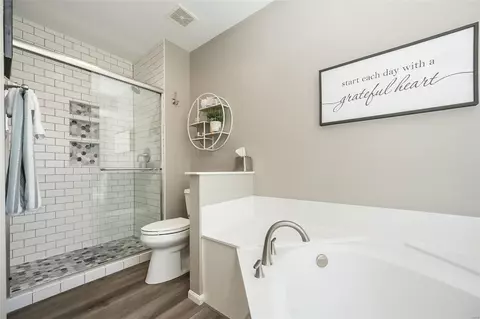 Bath - 605 Calamar Ct, O'fallon, MO 63368 photo 2 of 6