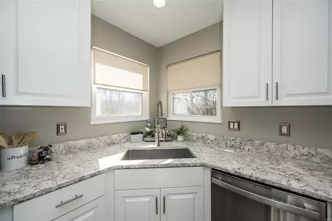 Kitchen - 605 Calamar Ct, O'fallon, MO 63368 photo 5 of 5