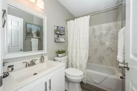 Bath - 605 Calamar Ct, O'fallon, MO 63368 photo 4 of 6