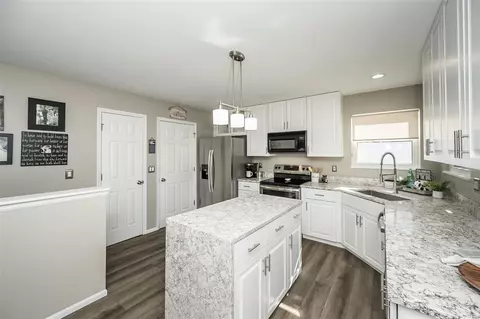 Kitchen - 605 Calamar Ct, O'fallon, MO 63368 photo 3 of 5