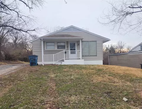 228 Dundee Cir, Saint Louis, MO 63137