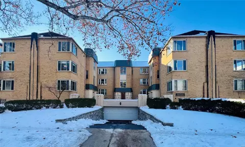7544 York Dr #3W, Saint Louis, MO 63105