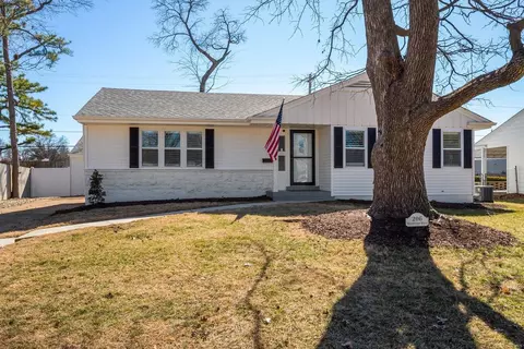 206 Woodridge Rd, Saint Louis, MO 63122