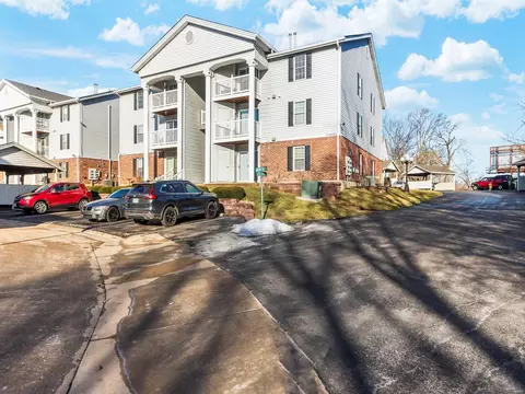 4301 Arrow Tree Dr #A, Saint Louis, MO 63128