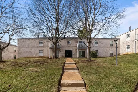 4353 Chateau De Ville Dr #H, Saint Louis, MO 63129