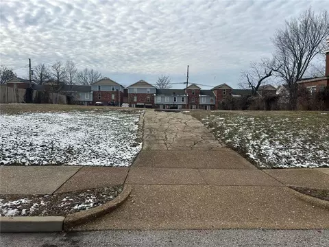 10 Lewis Pl, Saint Louis, MO 63113