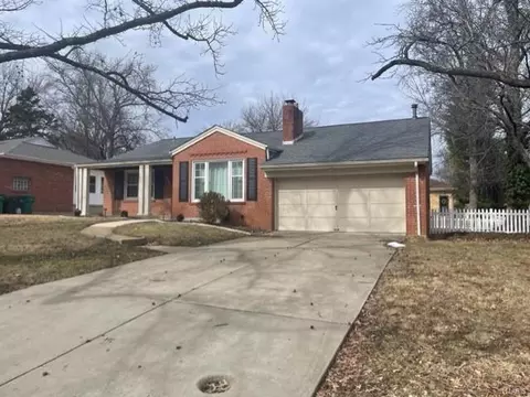 437 Larkhill Ct, Saint Louis, MO 63119