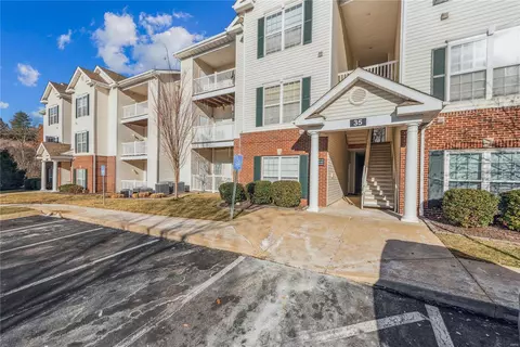 35 Kassebaum Ln #107, Mehlville, MO 63129