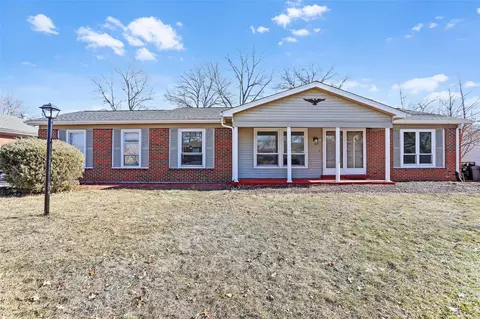 2872 Wintergreen Dr, Florissant, MO 63033