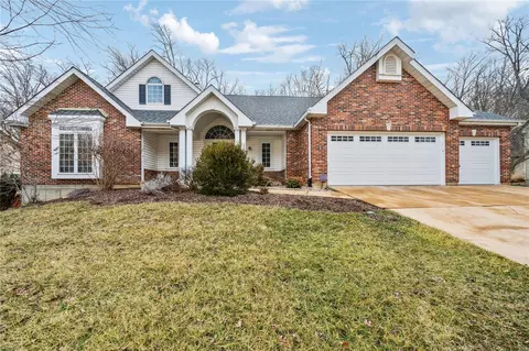 726 Southern Hills Dr, Eureka, MO 63025