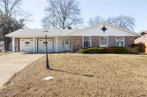 3932 Sunrise Way Dr, Saint Louis, MO 63125