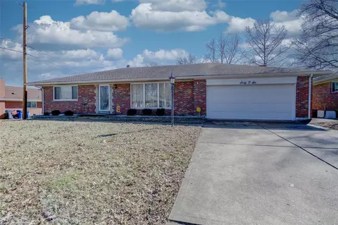 6006 Ranchwood Dr, Saint Louis, MO 63123