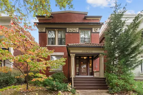 6160 Westminster Pl, Saint Louis, MO 63112