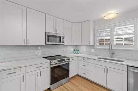 Kitchen - 1509 Englebrook Dr, Wildwood, MO 63011 photo 3 of 6
