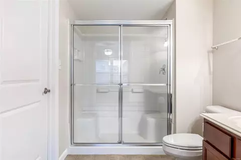 Bath - 321 Bramblett Hls, O'fallon, MO 63366 photo 2 of 3