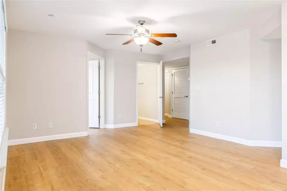 Living - 321 Bramblett Hls, O'fallon, MO 63366 photo 1 of 2