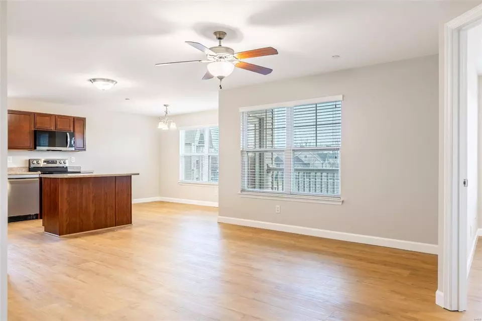 Living - 321 Bramblett Hls, O'fallon, MO 63366 photo 2 of 2