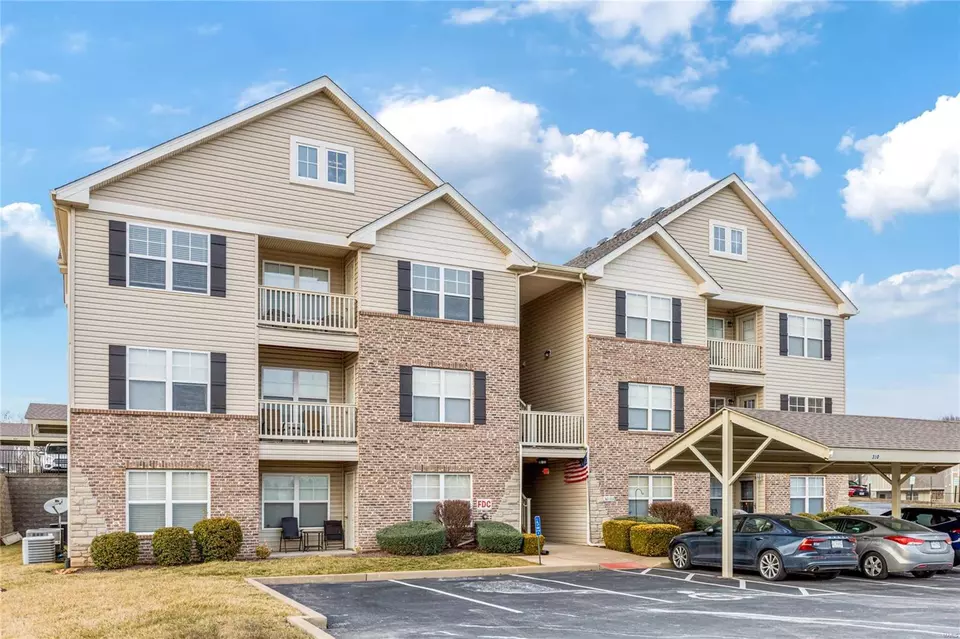 Exterior - 321 Bramblett Hls, O'fallon, MO 63366 photo 1 of 7