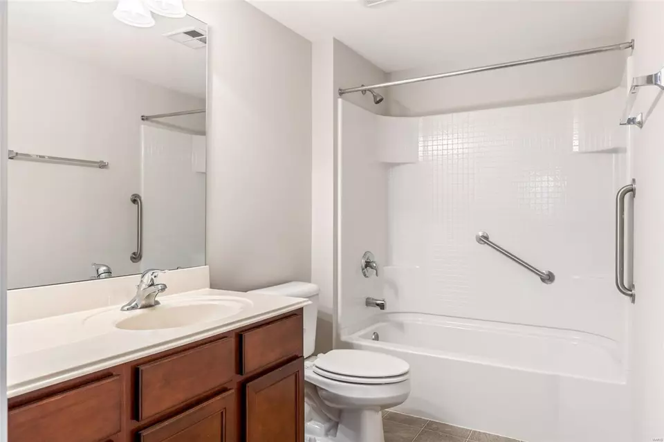 Bath - 321 Bramblett Hls, O'fallon, MO 63366 photo 3 of 3