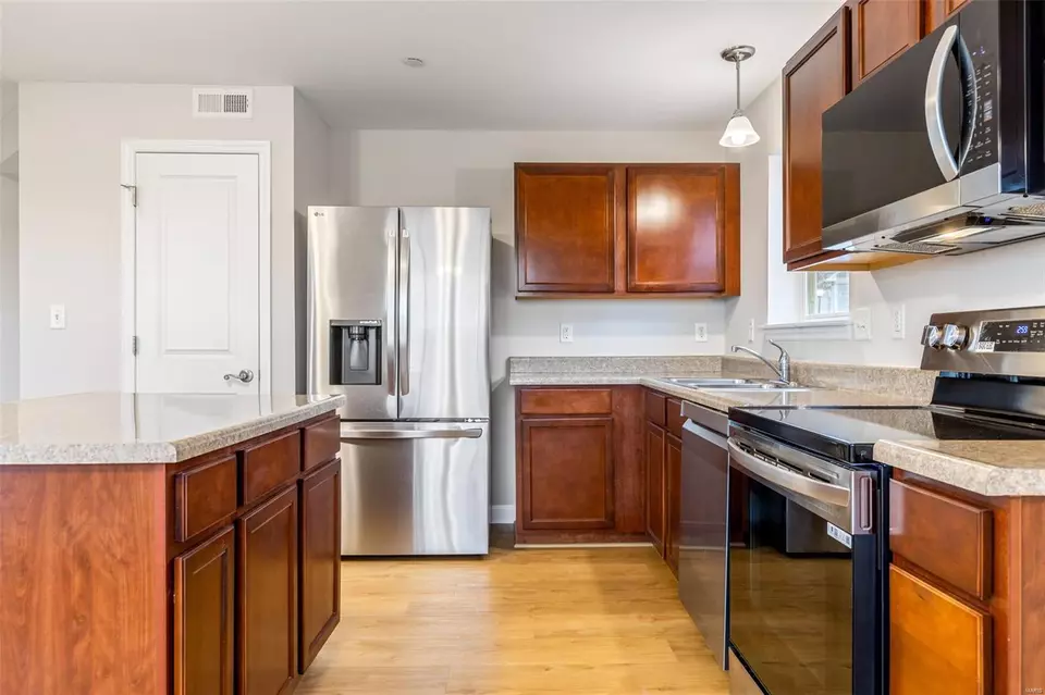 Kitchen - 321 Bramblett Hls, O'fallon, MO 63366 photo 1 of 2