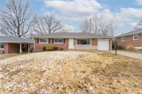 8713 Villa Crest Dr, Saint Louis, MO 63126