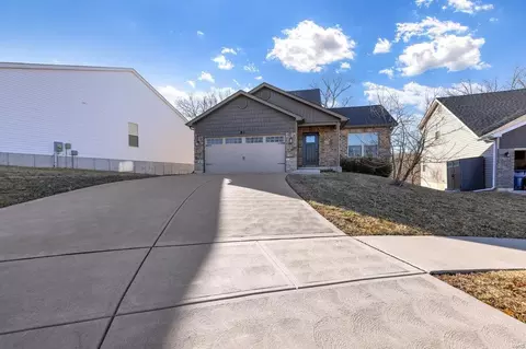 83 Huntleigh Woods Ct, Wentzville, MO 63385