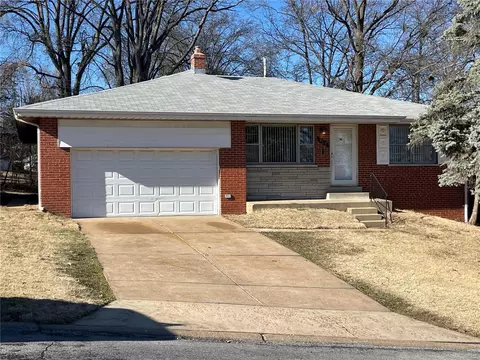9113 Ranch Meadows Dr, Saint Louis, MO 63136
