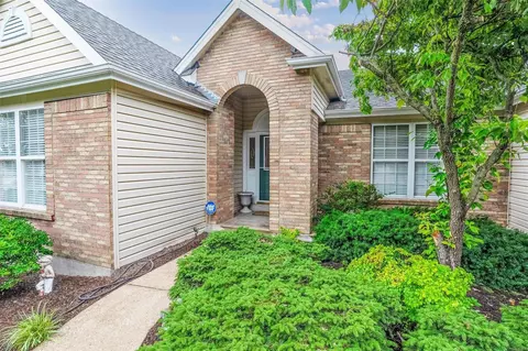 Exterior - 1004 Red Orchard Trl, O'fallon, MO 63368 photo 2 of 7