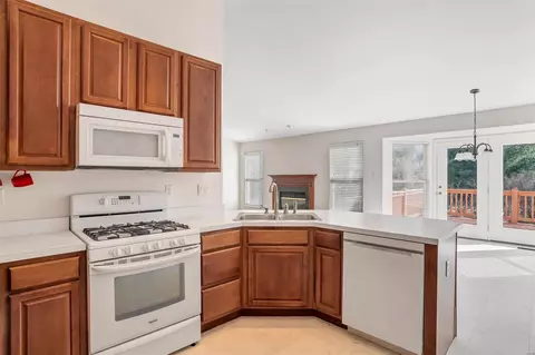 Kitchen - 1004 Red Orchard Trl, O'fallon, MO 63368 photo 1 of 2