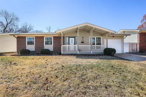 1290 Leisure Dr, Florissant, MO 63031