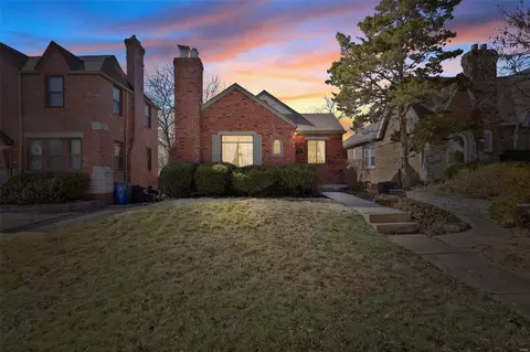 2027 Bland Pl, Saint Louis, MO 63143