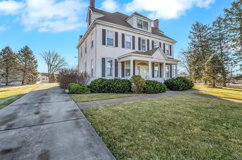 6562 Christopher Dr, Saint Louis, MO 63129
