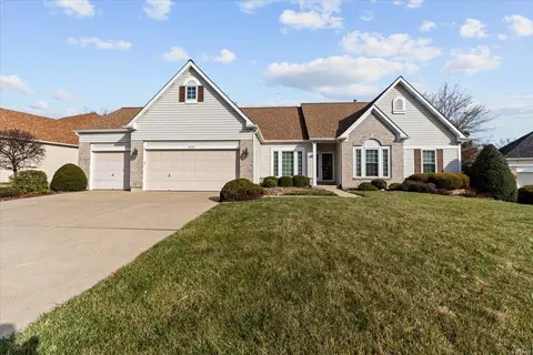 2937 Fox Bluff Dr, Saint Charles, MO 63301