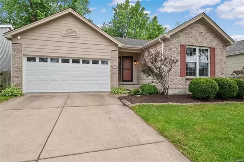 2526 Barrett Place Dr, Ballwin, MO 63021