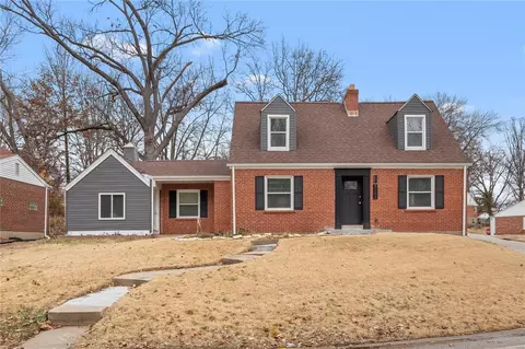 7101 Winchester Dr, Saint Louis, MO 63121