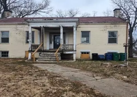 49 Bascom Dr, Saint Louis, MO 63135