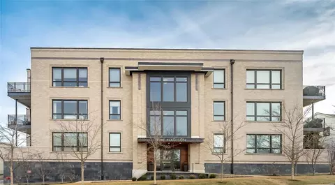 110 W Madison Ave #202, Kirkwood, MO 63122