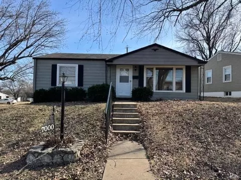 7000 Foxcroft Dr, Saint Louis, MO 63123