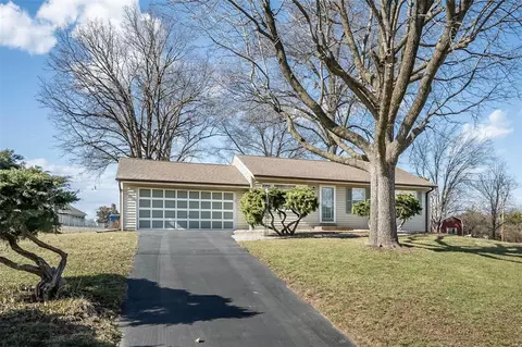 617 Barton Ln, Ballwin, MO 63021
