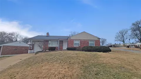 1200 Yukon Dr, Saint Louis, MO 63137