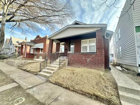 4655 Rosa Ave, Saint Louis, MO 63116