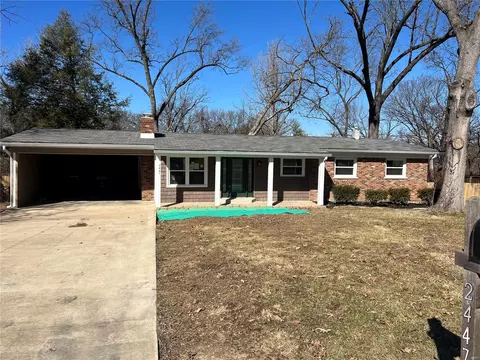 2447 Trossock Ln, Saint Louis, MO 63122