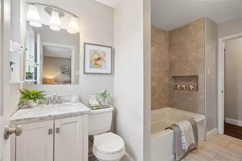 Bath - 701 Wild Walnut Ln, Manchester, MO 63021 photo 1 of 3