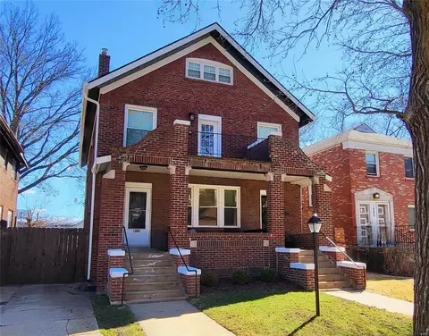 1260 Moorlands Dr, Saint Louis, MO 63117