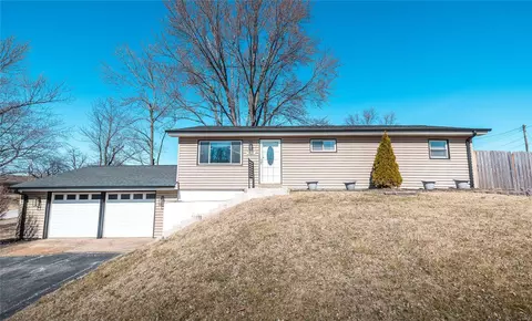 3912 West Dr, St. Peters, MO 63376