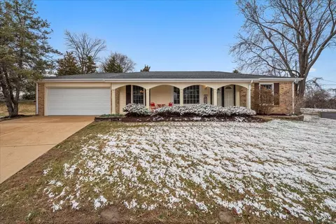 8 Youngstown Ct, Chesterfield, MO 63017