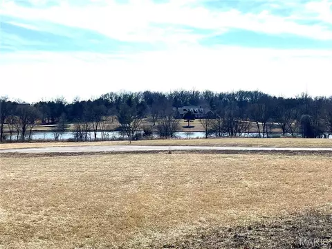 1 Grand Lake Cir, Lebanon, MO 65536