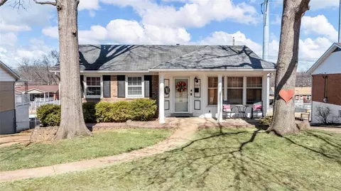9205 Radiom Dr, Saint Louis, MO 63123
